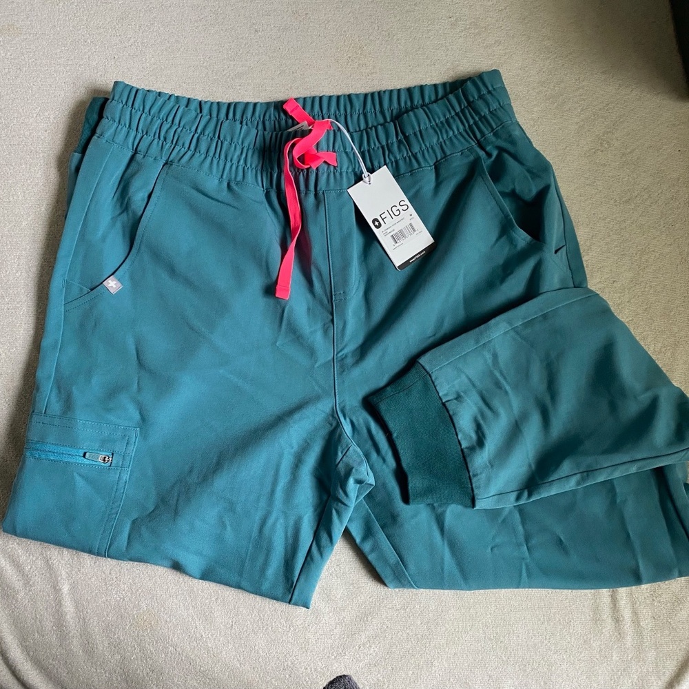 Hydrogen Green Scrubs Figs